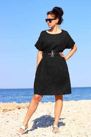 Autorské české šaty s netopierími rukávmi lichotivý, nadčasový strih dĺžka áčkové sukne ku kolenám